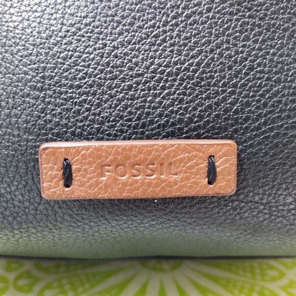 Fossil Colorblock Black White Pebbled Leather Zipper Closure Crossbody Bag - Picture 3 of 16